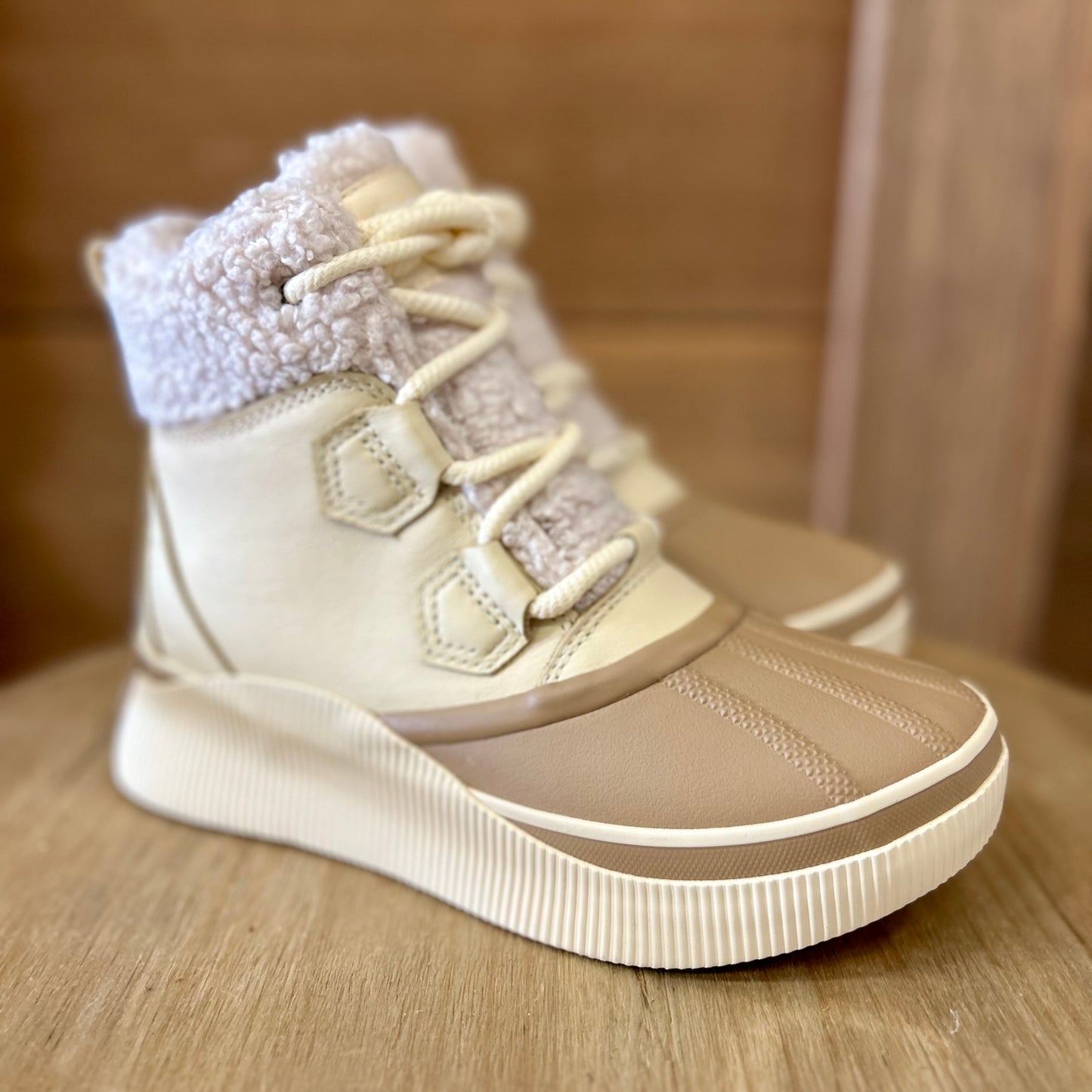 Sorel Out N About IV Chillz Boot - Honey/White/Canoe